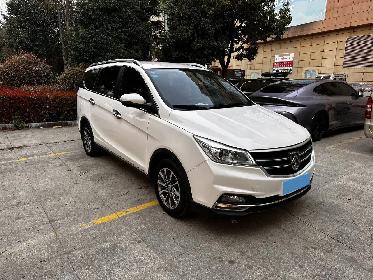 2019 BaoJun 730 1.5L 112HP L4 6MT,autocango,china used car exporter,china ev exporter,chinese used car exporter,chinese used ev exporter