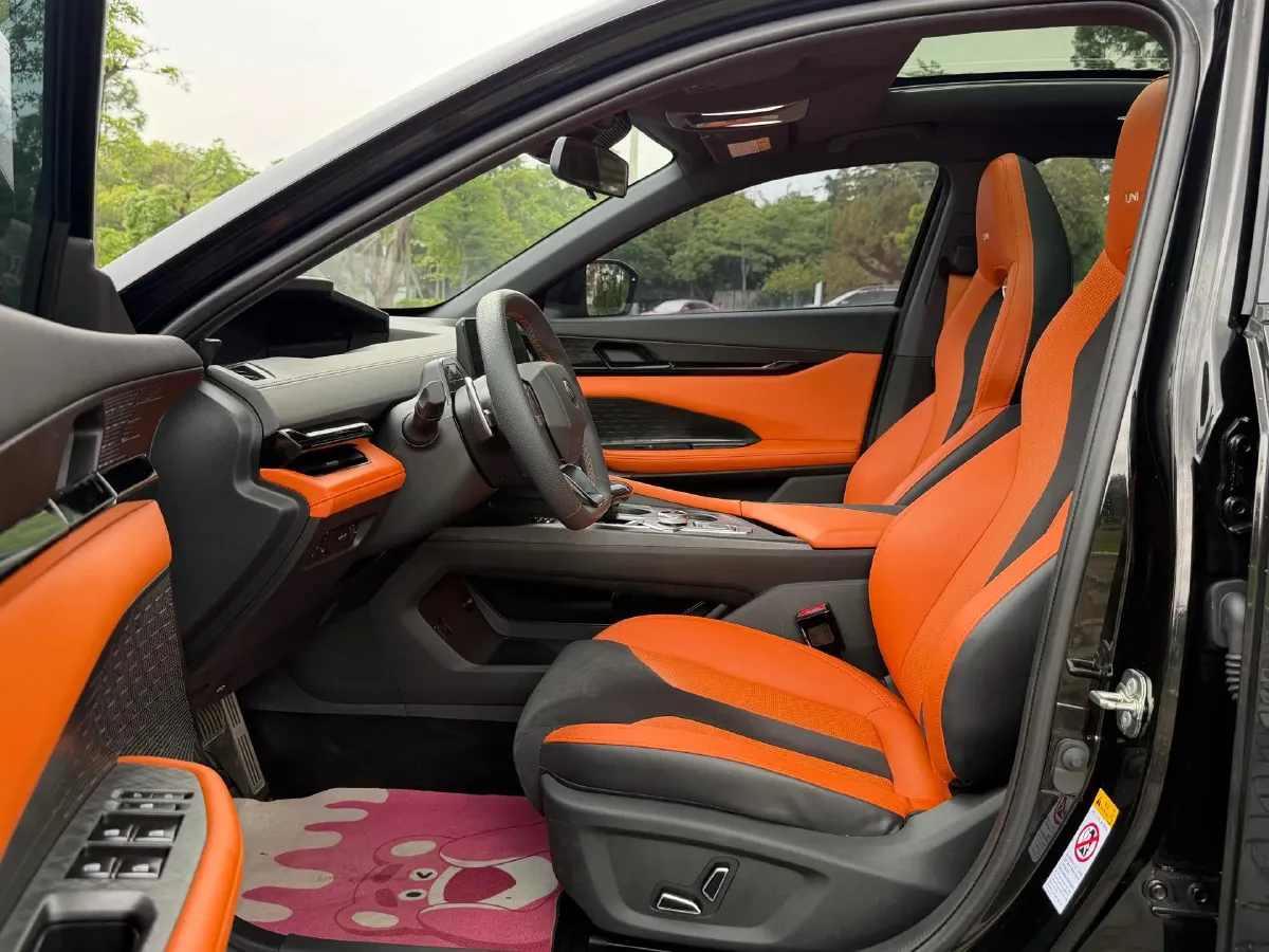 2023 ChangAn UNI-V 1.5T 188HP L4 7DCT,autocango,china used car exporter,china ev exporter,chinese used car exporter,chinese used ev exporter