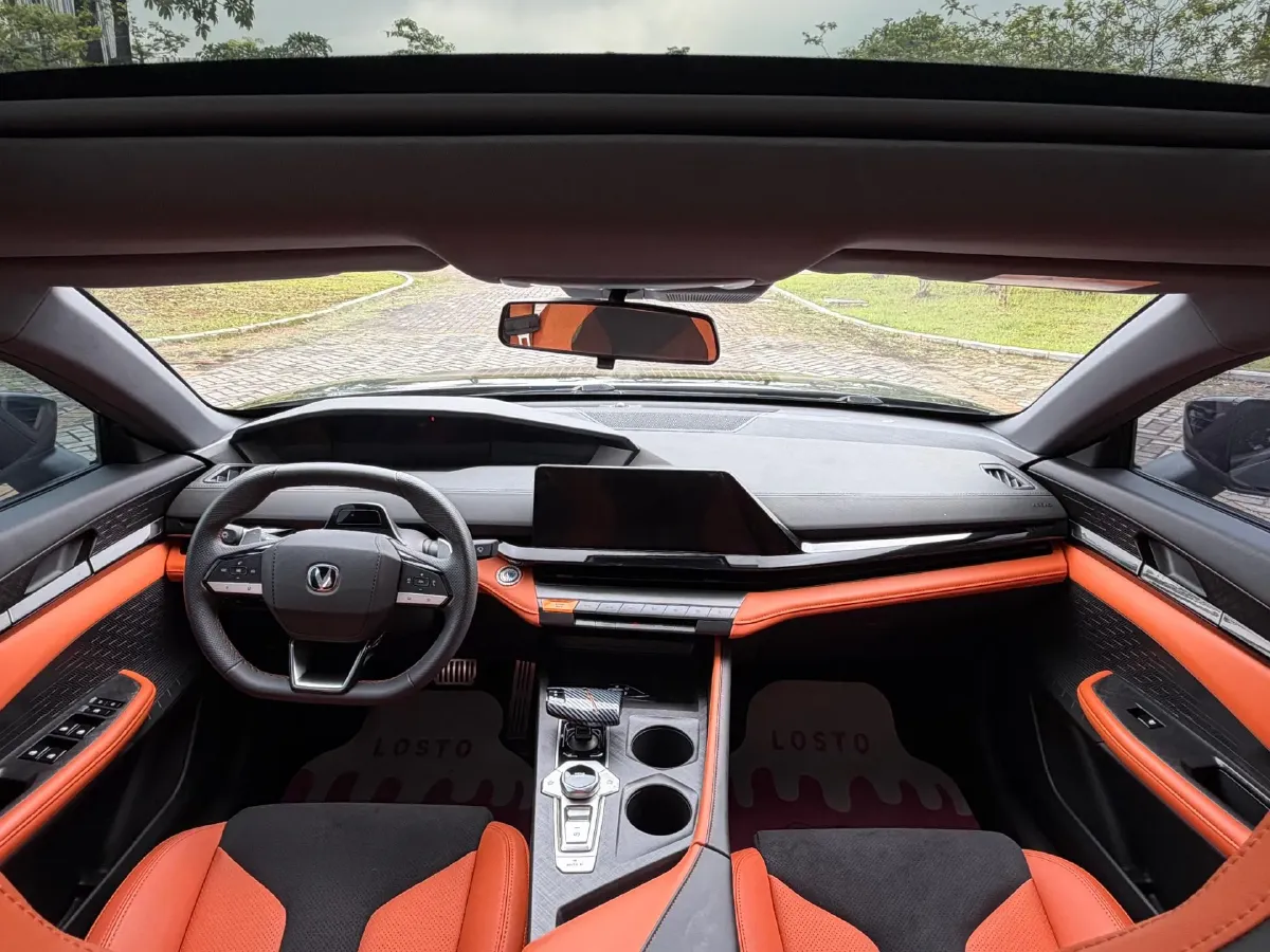 2023 ChangAn UNI-V 1.5T 188HP L4 7DCT,autocango,china used car exporter,china ev exporter,chinese used car exporter,chinese used ev exporter