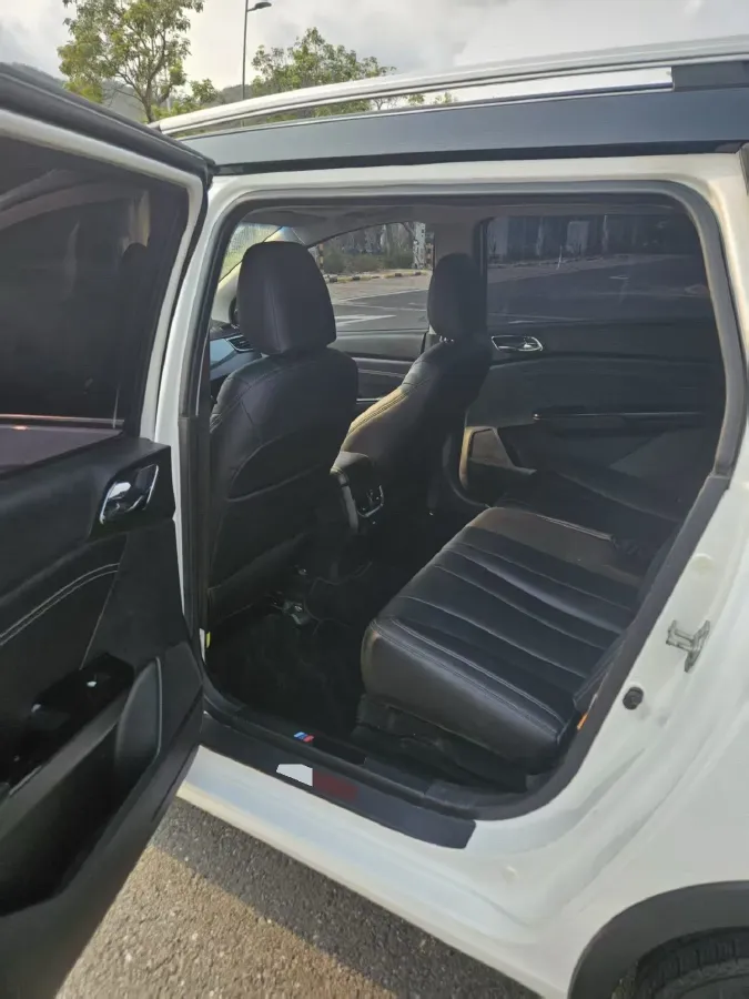 2018 BaoJun 360 1.5L 112HP L4 6MT,autocango,china used car exporter,china ev exporter,chinese used car exporter,chinese used ev exporter