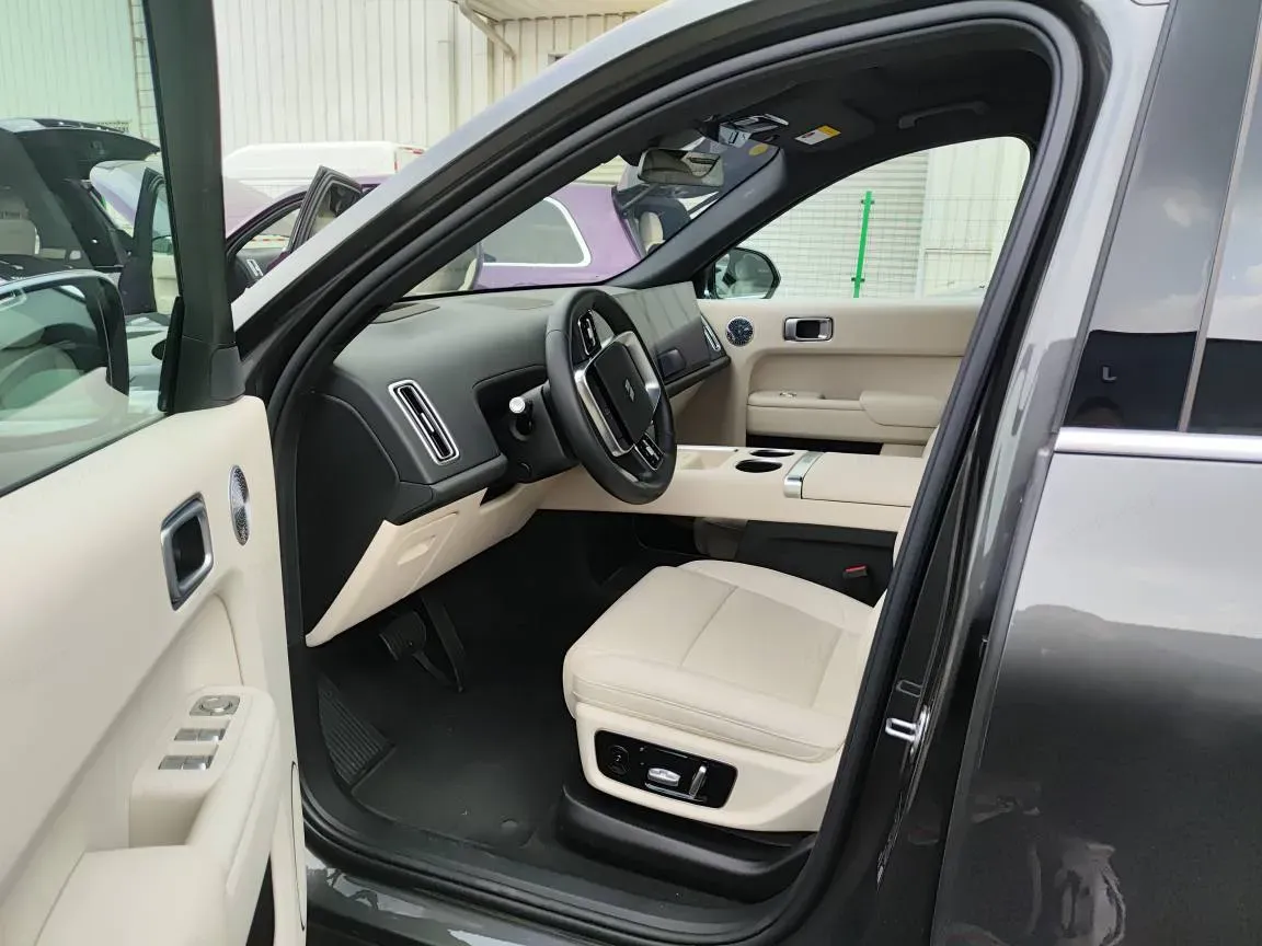 2024 Ford Bronco 2.3T 275HP L4 10AT,autocango,china used car exporter,china ev exporter,chinese used car exporter,chinese used ev exporter