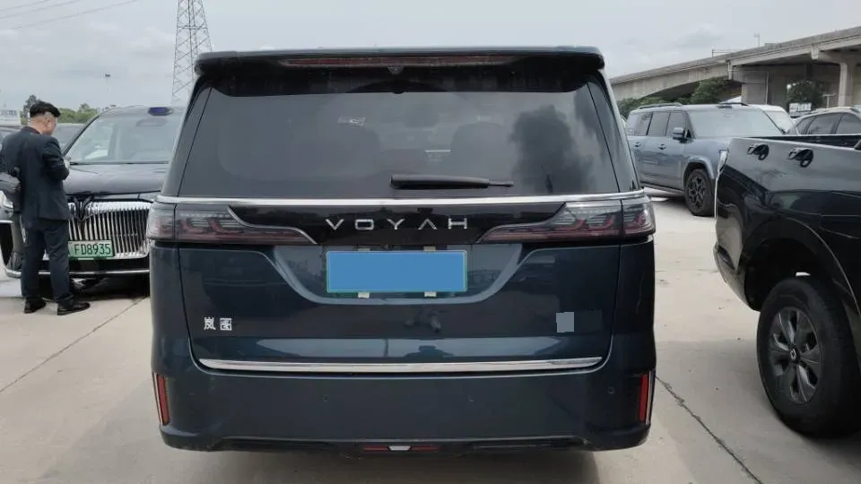 2025 Voyah Dream 1.5T 150HP L4 PHEV 41.7KWH,autocango,china used car exporter,china ev exporter,chinese used car exporter,chinese used ev exporter