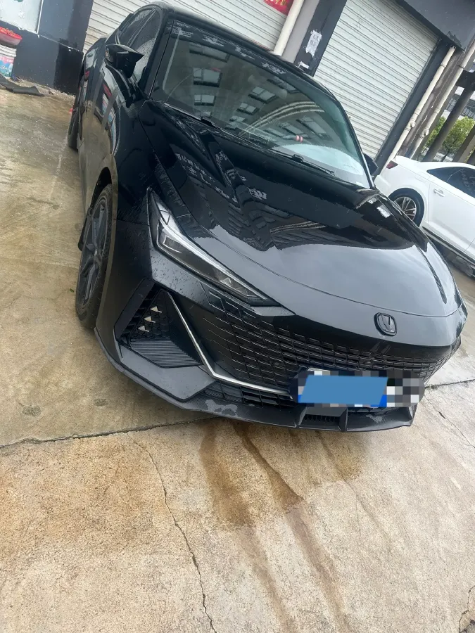 2022 ChangAn UNI-V 1.5T 188HP L4 7DCT,autocango,china used car exporter,china ev exporter,chinese used car exporter,chinese used ev exporter