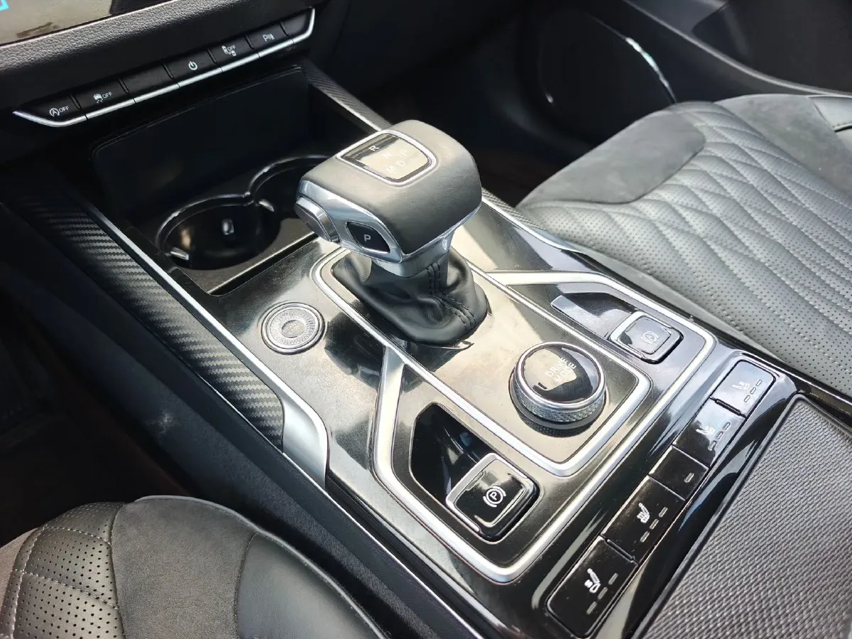 2022 HongQi HS5 2.0T 224HP L4 6AT,autocango,china used car exporter,china ev exporter,chinese used car exporter,chinese used ev exporter