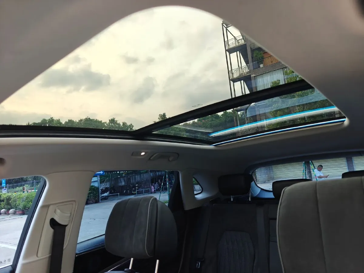 2022 HongQi HS5 2.0T 224HP L4 6AT,autocango,china used car exporter,china ev exporter,chinese used car exporter,chinese used ev exporter