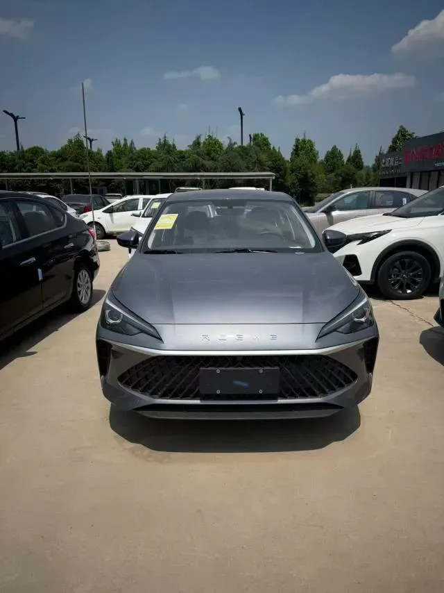 2023 Roewe i5 1.5L 129HP L4 5MT,autocango,china used car exporter,china ev exporter,chinese used car exporter,chinese used ev exporter