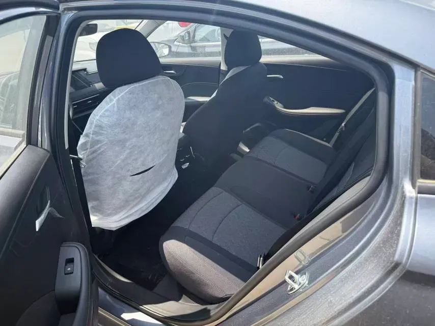 2023 Roewe i5 1.5L 129HP L4 5MT,autocango,china used car exporter,china ev exporter,chinese used car exporter,chinese used ev exporter