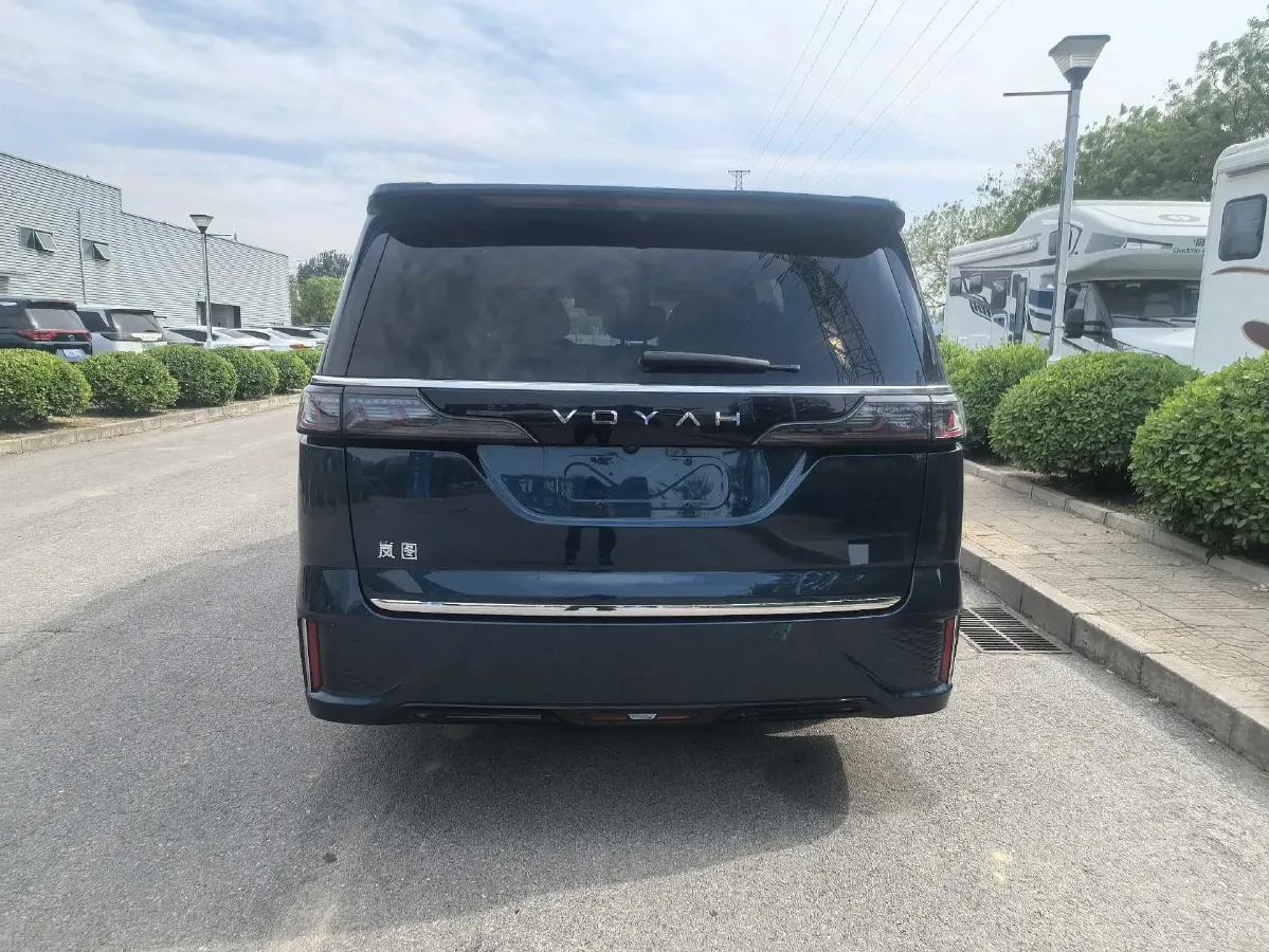 2025 Voyah Dream 1.5T 150HP L4 PHEV 41.7KWH,autocango,china used car exporter,china ev exporter,chinese used car exporter,chinese used ev exporter