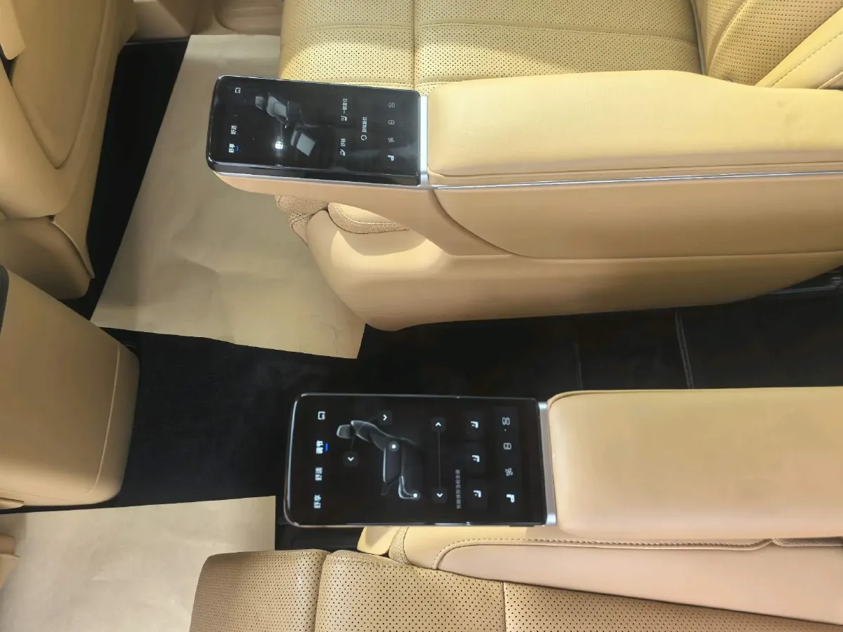 2025 Voyah Dream 1.5T 150HP L4 PHEV 41.7KWH,autocango,china used car exporter,china ev exporter,chinese used car exporter,chinese used ev exporter