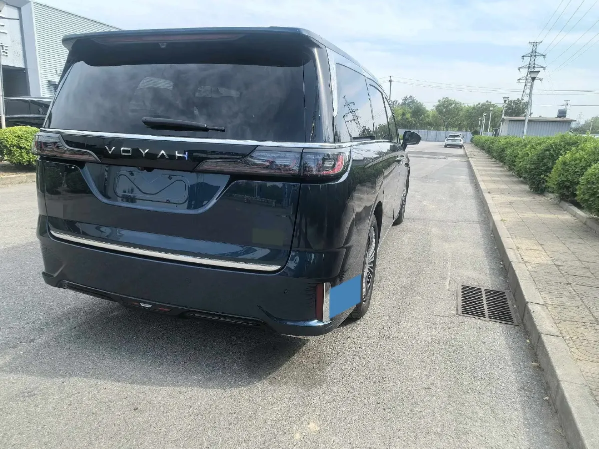 2025 Voyah Dream 1.5T 150HP L4 PHEV 41.7KWH,autocango,china used car exporter,china ev exporter,chinese used car exporter,chinese used ev exporter