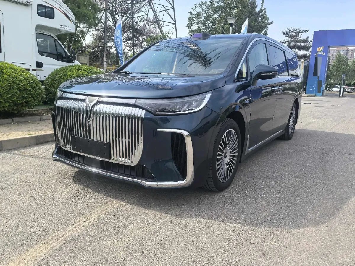 2025 Voyah Dream 1.5T 150HP L4 PHEV 41.7KWH,autocango,china used car exporter,china ev exporter,chinese used car exporter,chinese used ev exporter