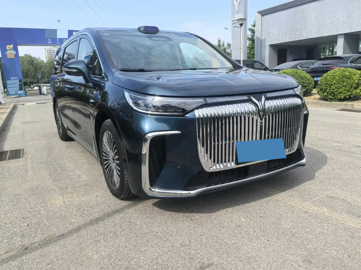 2025 Voyah Dream 1.5T 150HP L4 PHEV 41.7KWH,autocango,china used car exporter,china ev exporter,chinese used car exporter,chinese used ev exporter