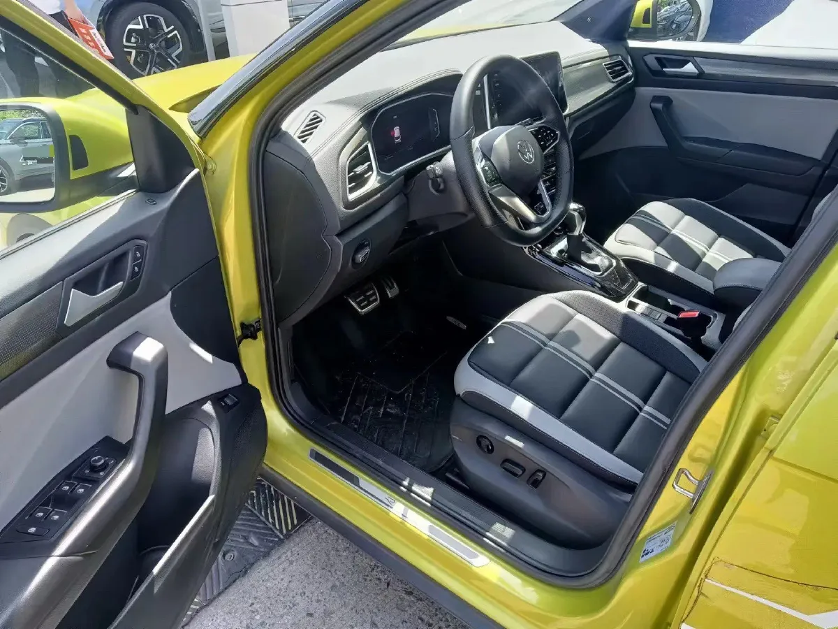 2023 Volkswagen T-Roc 1.5T 160HP L4 7DCT,autocango,china used car exporter,china ev exporter,chinese used car exporter,chinese used ev exporter