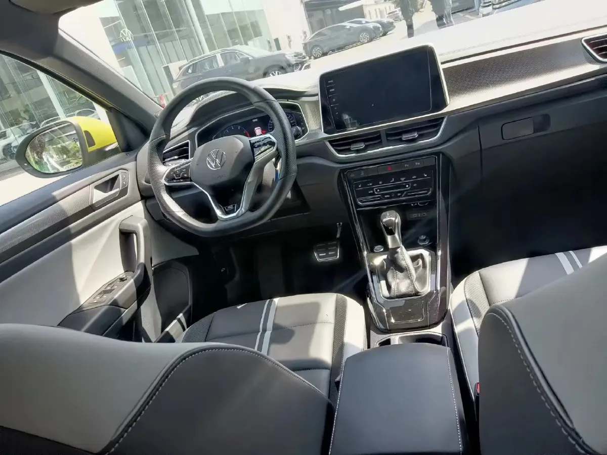 2023 Volkswagen T-Roc 1.5T 160HP L4 7DCT,autocango,china used car exporter,china ev exporter,chinese used car exporter,chinese used ev exporter