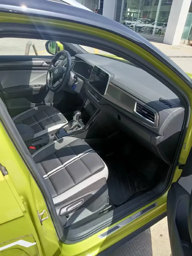 2023 Volkswagen T-Roc 1.5T 160HP L4 7DCT,autocango,china used car exporter,china ev exporter,chinese used car exporter,chinese used ev exporter
