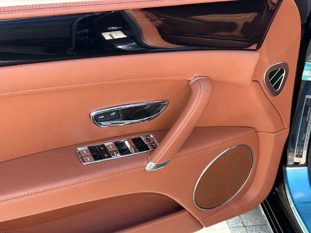 2017 Bentley Flying Spur 4.0T 528HP V8 8AT,autocango,china used car exporter,china ev exporter,chinese used car exporter,chinese used ev exporter