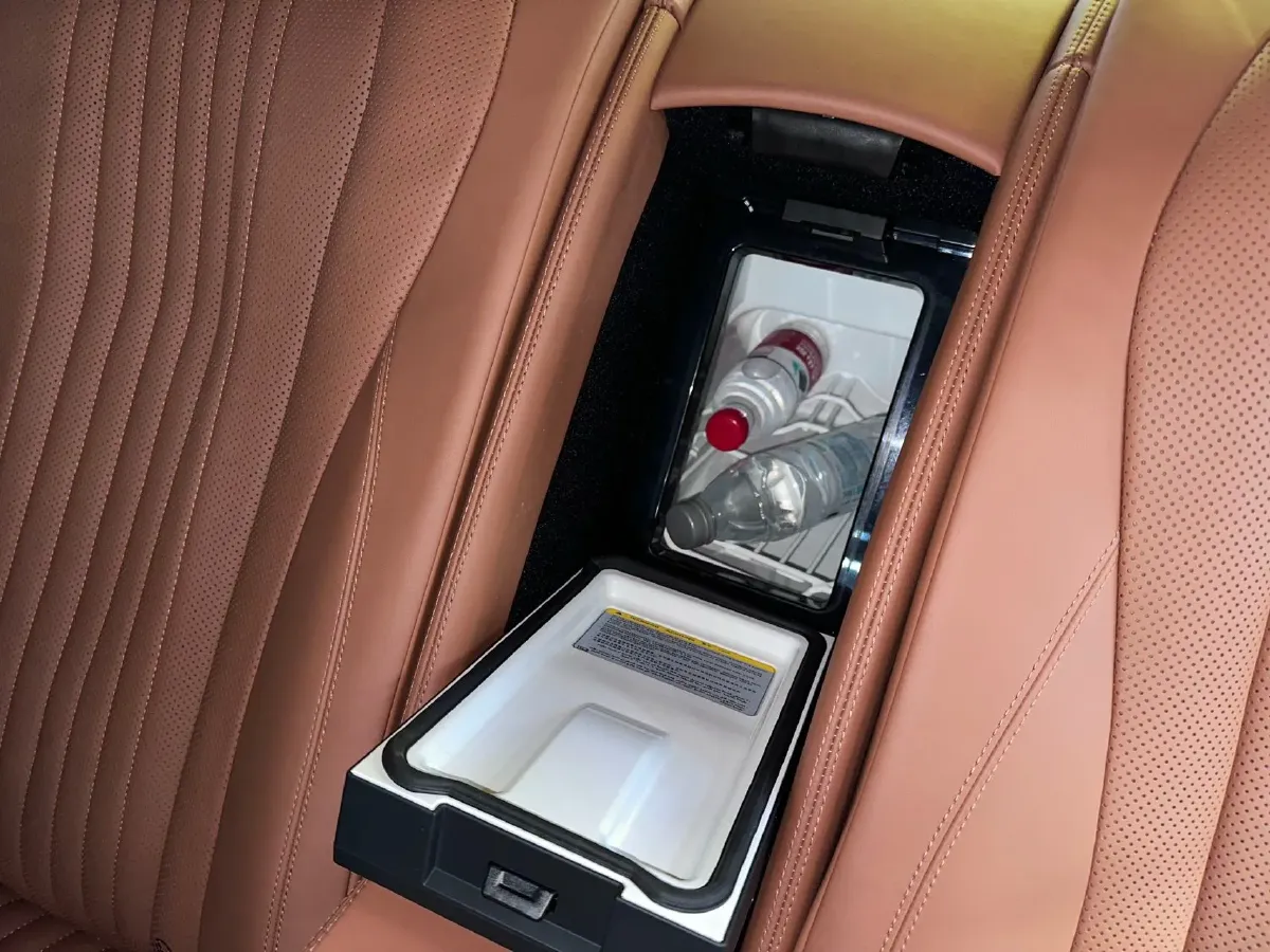 2017 Bentley Flying Spur 4.0T 528HP V8 8AT,autocango,china used car exporter,china ev exporter,chinese used car exporter,chinese used ev exporter