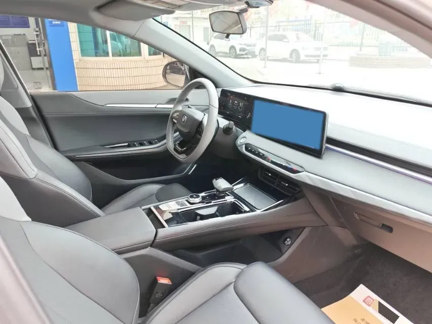 2023 ChangAn Raeton Plus 1.5T 188HP L4 7DCT,autocango,china used car exporter,china ev exporter,chinese used car exporter,chinese used ev exporter