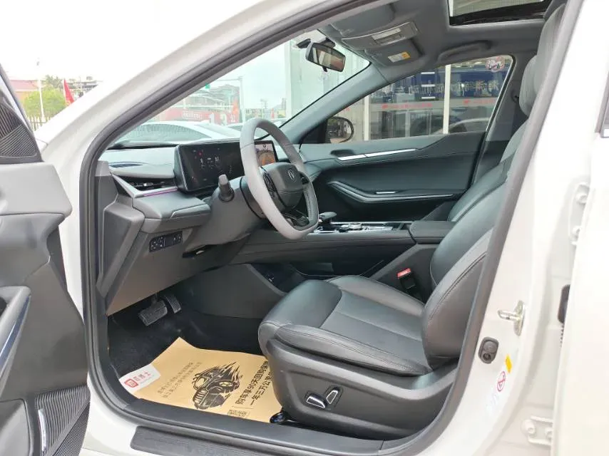 2023 ChangAn Raeton Plus 1.5T 188HP L4 7DCT,autocango,china used car exporter,china ev exporter,chinese used car exporter,chinese used ev exporter