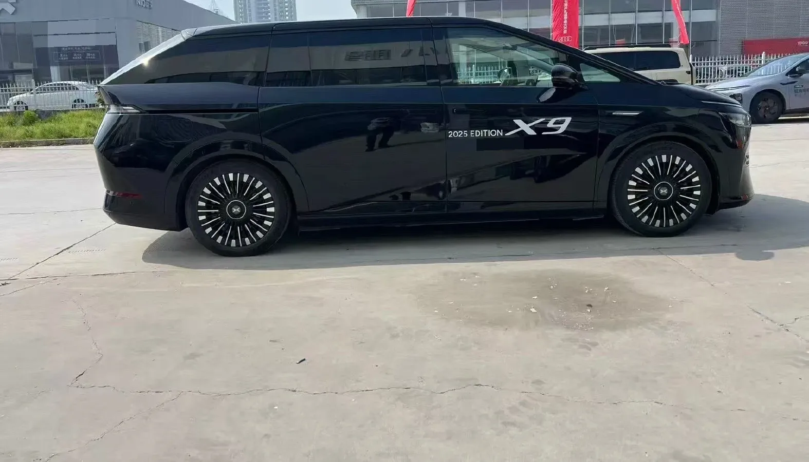 2025 Xpeng X9 BEV,autocango,china used car exporter,china ev exporter,chinese used car exporter,chinese used ev exporter