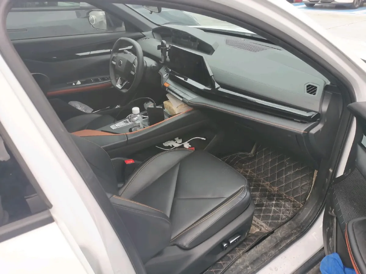 2023 ChangAn UNI-V iDD 1.5T 170HP L4 6TCT PHEV 18.4KWH,autocango,china used car exporter,china ev exporter,chinese used car exporter,chinese used ev exporter