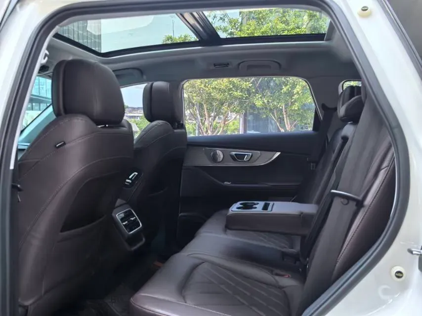 2022 Chery Tiggo 8 PRO 2.0T 254HP L4 7DCT,autocango,china used car exporter,china ev exporter,chinese used car exporter,chinese used ev exporter