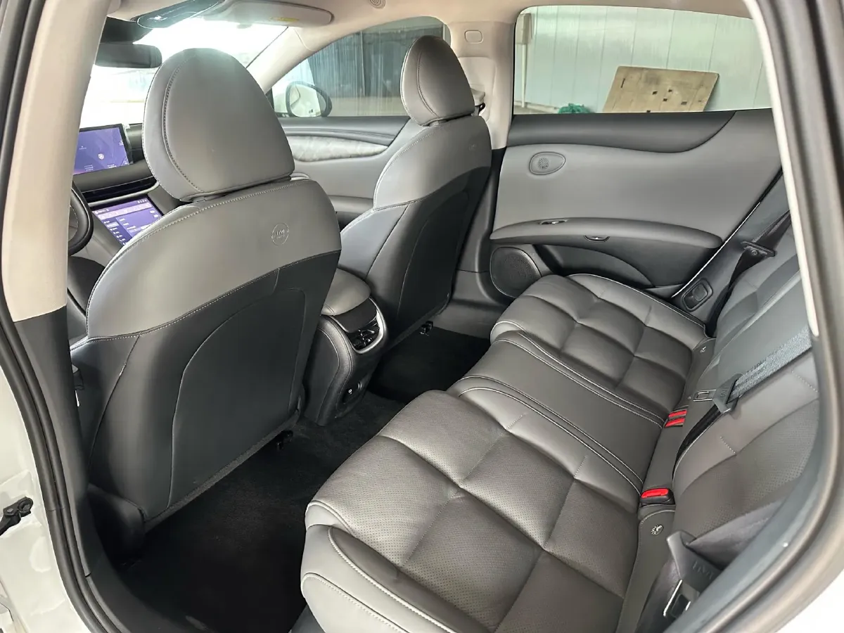 2024 IM L6 BEV 75KWH,autocango,china used car exporter,china ev exporter,chinese used car exporter,chinese used ev exporter