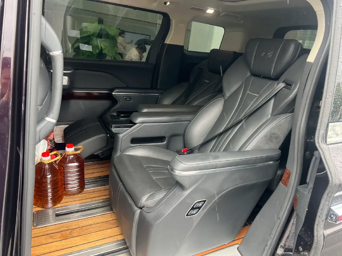 2023 HongQi HQ9 2.0T 252HP L4 8AT,autocango,china used car exporter,china ev exporter,chinese used car exporter,chinese used ev exporter