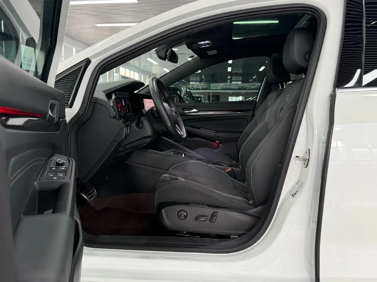 2023 Volkswagen Golf 1.4T 150HP L4 7DCT,autocango,china used car exporter,china ev exporter,chinese used car exporter,chinese used ev exporter