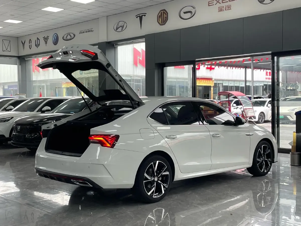 2022 Skoda Octavia 1.4T 150HP L4 7DCT,autocango,china used car exporter,china ev exporter,chinese used car exporter,chinese used ev exporter