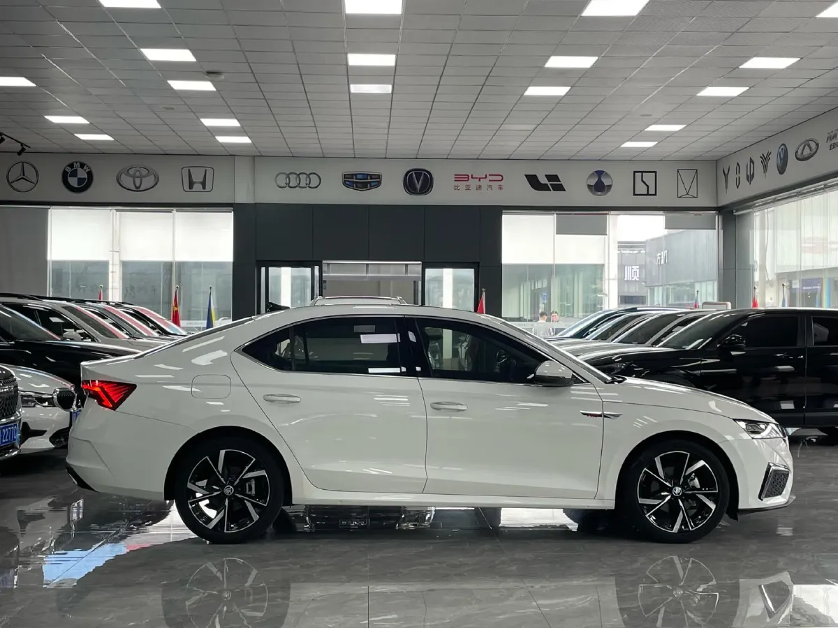 2022 Skoda Octavia 1.4T 150HP L4 7DCT,autocango,china used car exporter,china ev exporter,chinese used car exporter,chinese used ev exporter