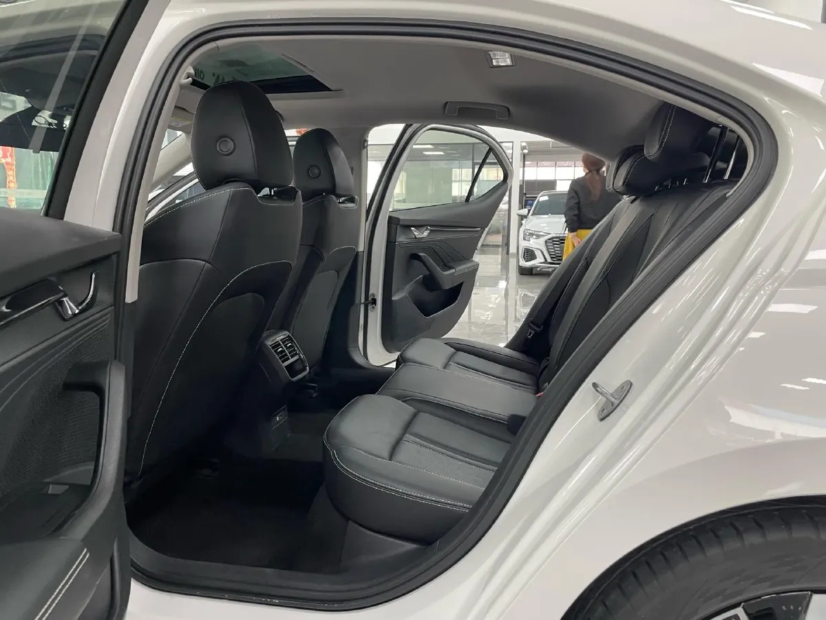 2022 Skoda Octavia 1.4T 150HP L4 7DCT,autocango,china used car exporter,china ev exporter,chinese used car exporter,chinese used ev exporter