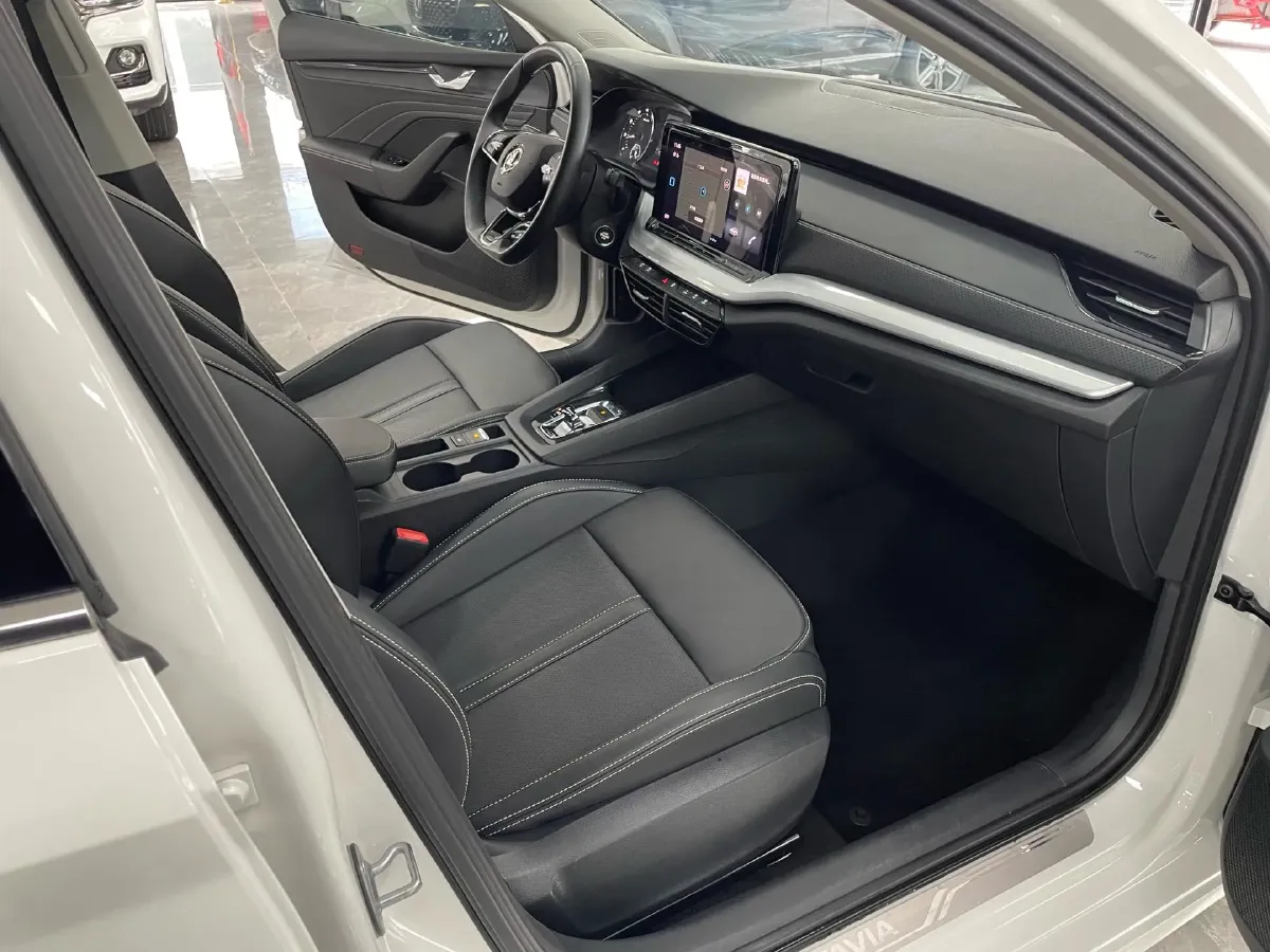 2022 Skoda Octavia 1.4T 150HP L4 7DCT,autocango,china used car exporter,china ev exporter,chinese used car exporter,chinese used ev exporter