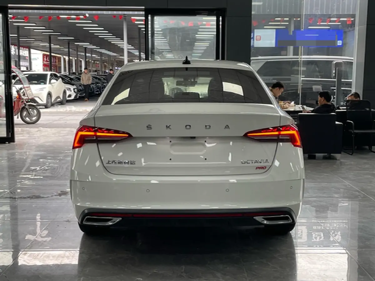 2022 Skoda Octavia 1.4T 150HP L4 7DCT,autocango,china used car exporter,china ev exporter,chinese used car exporter,chinese used ev exporter