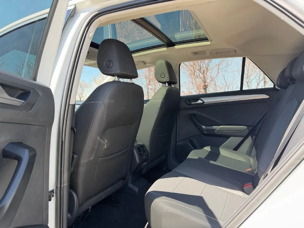 2022 Volkswagen T-Roc 1.4T 150HP L4 7DCT,autocango,china used car exporter,china ev exporter,chinese used car exporter,chinese used ev exporter