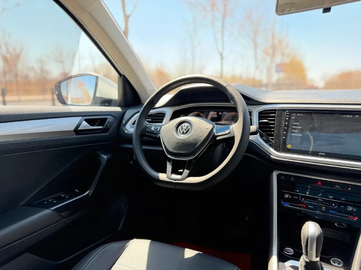 2022 Volkswagen T-Roc 1.4T 150HP L4 7DCT,autocango,china used car exporter,china ev exporter,chinese used car exporter,chinese used ev exporter