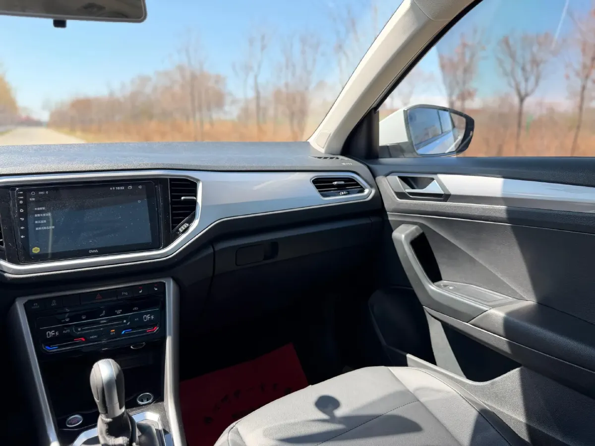 2022 Volkswagen T-Roc 1.4T 150HP L4 7DCT,autocango,china used car exporter,china ev exporter,chinese used car exporter,chinese used ev exporter