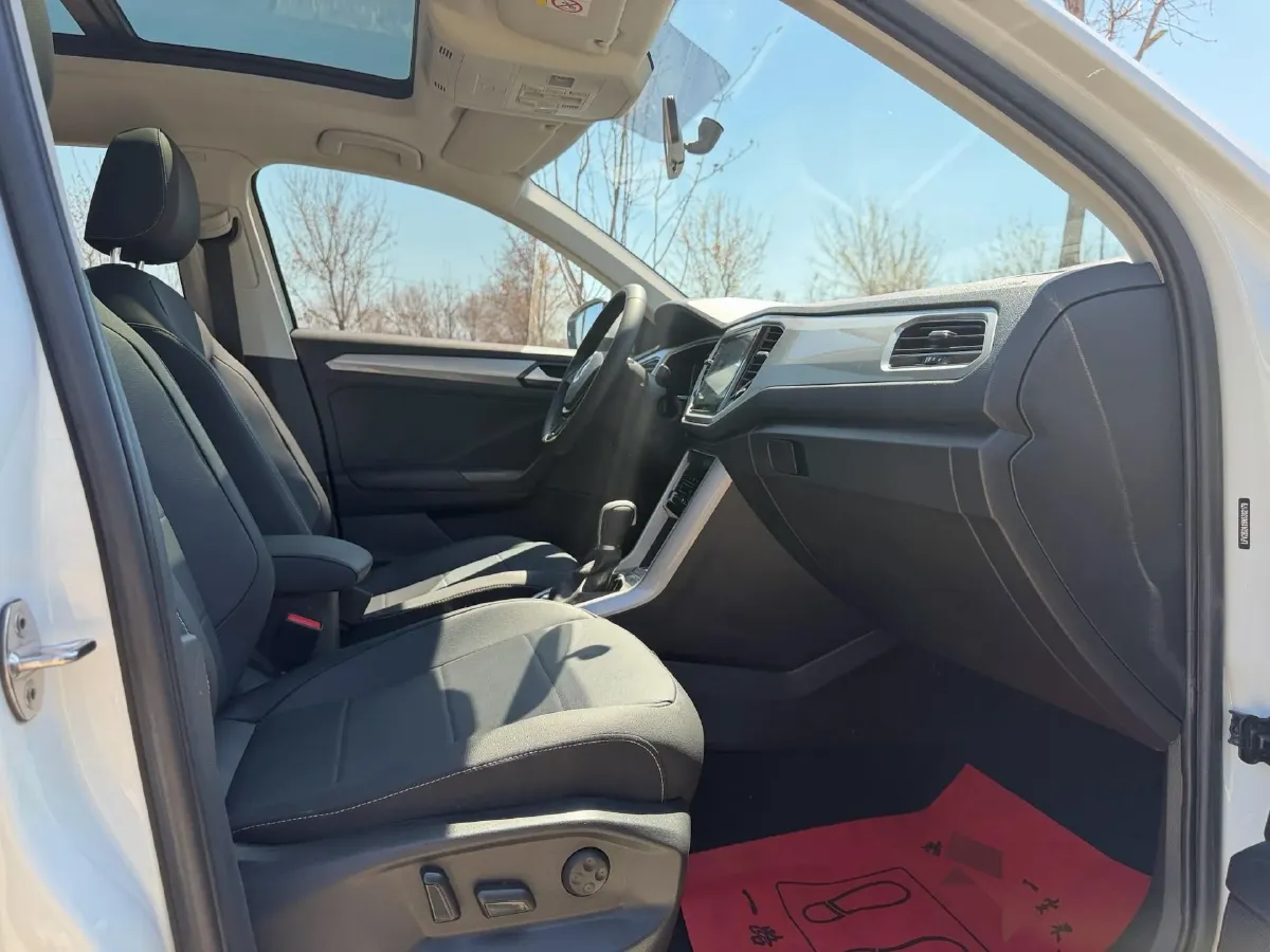 2022 Volkswagen T-Roc 1.4T 150HP L4 7DCT,autocango,china used car exporter,china ev exporter,chinese used car exporter,chinese used ev exporter