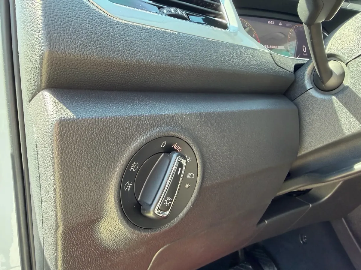 2022 Volkswagen T-Roc 1.4T 150HP L4 7DCT,autocango,china used car exporter,china ev exporter,chinese used car exporter,chinese used ev exporter