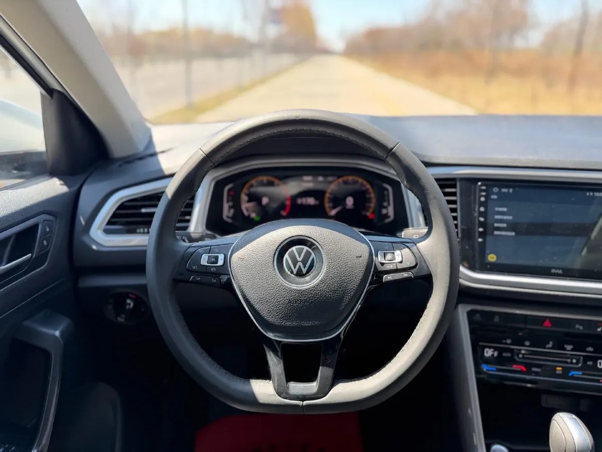 2022 Volkswagen T-Roc 1.4T 150HP L4 7DCT,autocango,china used car exporter,china ev exporter,chinese used car exporter,chinese used ev exporter