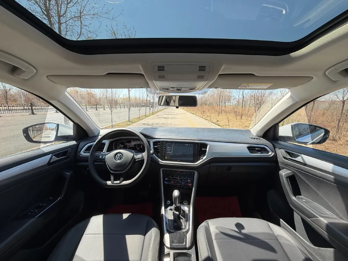 2022 Volkswagen T-Roc 1.4T 150HP L4 7DCT,autocango,china used car exporter,china ev exporter,chinese used car exporter,chinese used ev exporter