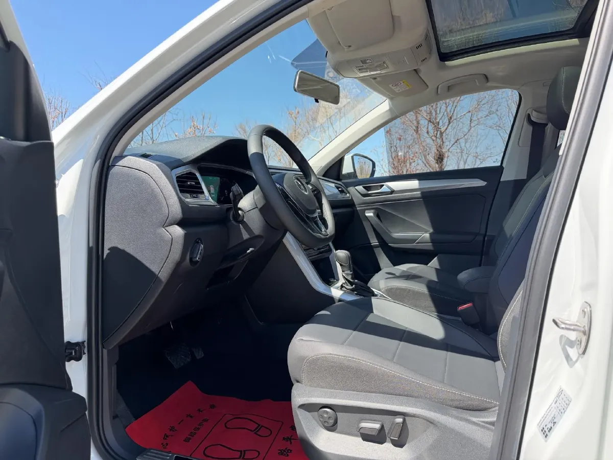 2022 Volkswagen T-Roc 1.4T 150HP L4 7DCT,autocango,china used car exporter,china ev exporter,chinese used car exporter,chinese used ev exporter