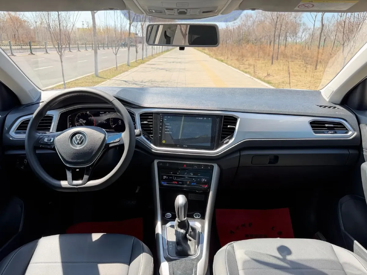 2022 Volkswagen T-Roc 1.4T 150HP L4 7DCT,autocango,china used car exporter,china ev exporter,chinese used car exporter,chinese used ev exporter