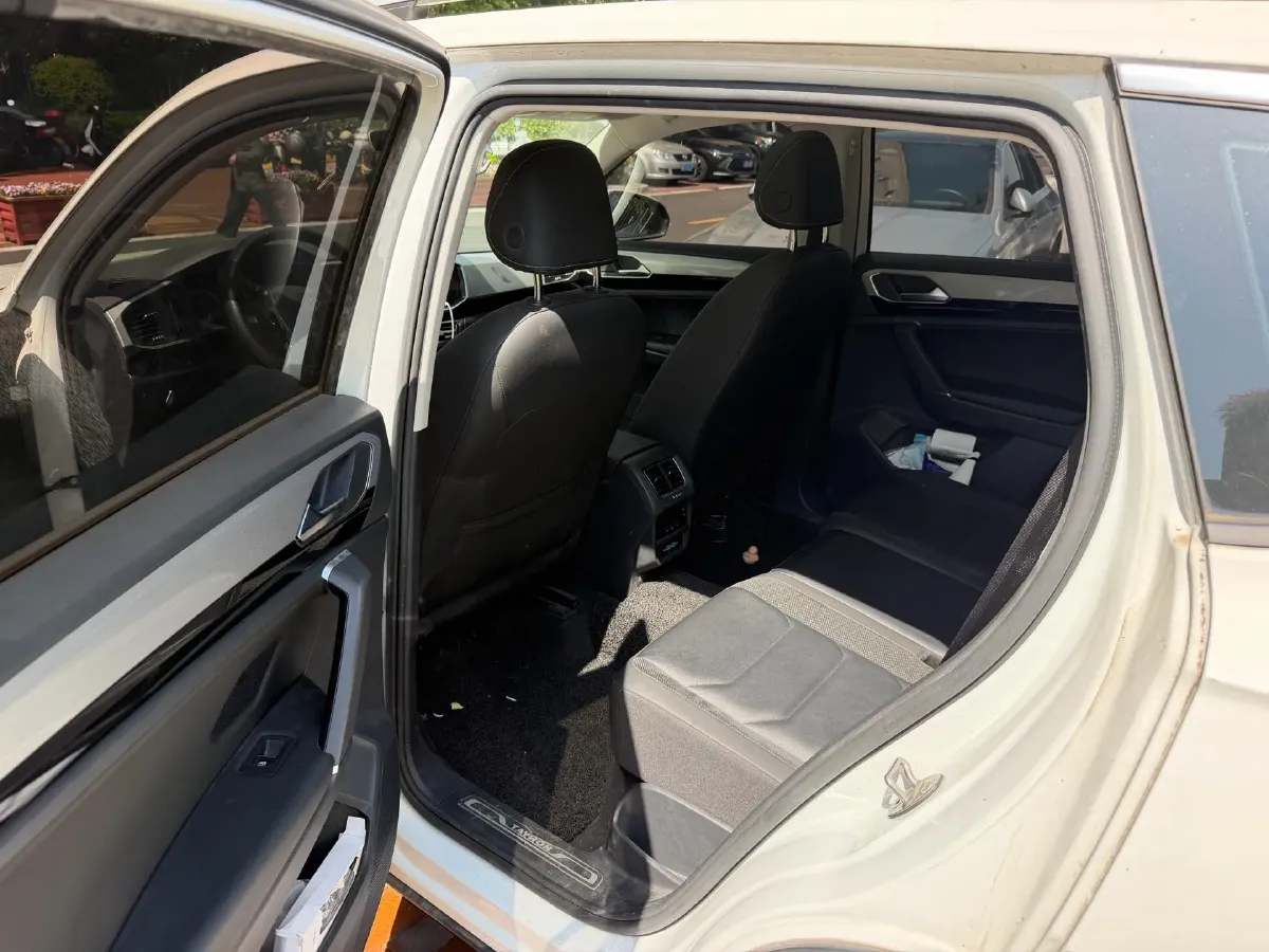 2019 MINI CLUBMAN 1.5T 102HP L3 6AT,autocango,china used car exporter,china ev exporter,chinese used car exporter,chinese used ev exporter