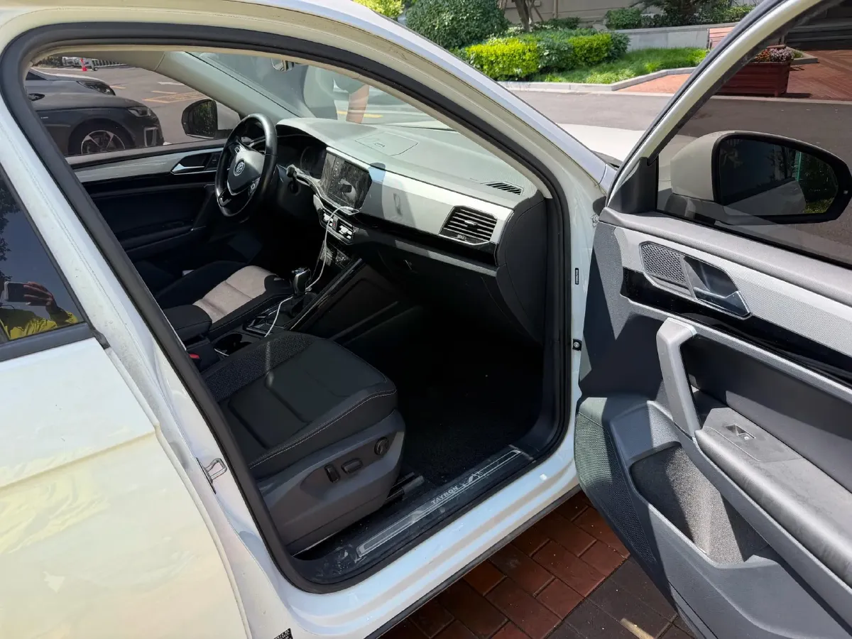 2019 MINI CLUBMAN 1.5T 102HP L3 6AT,autocango,china used car exporter,china ev exporter,chinese used car exporter,chinese used ev exporter