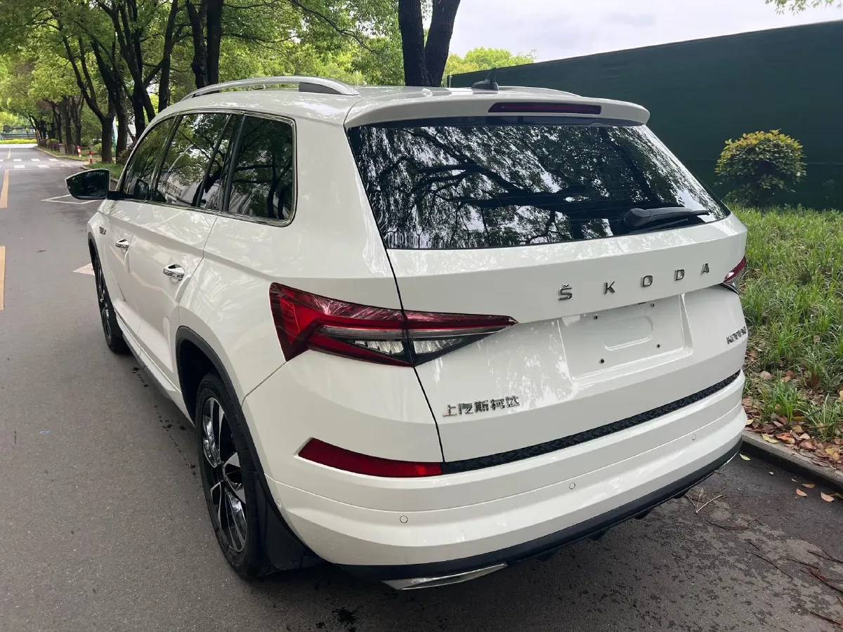 2022 Skoda Kodiak 2.0T 186HP L4 7DCT,autocango,china used car exporter,china ev exporter,chinese used car exporter,chinese used ev exporter