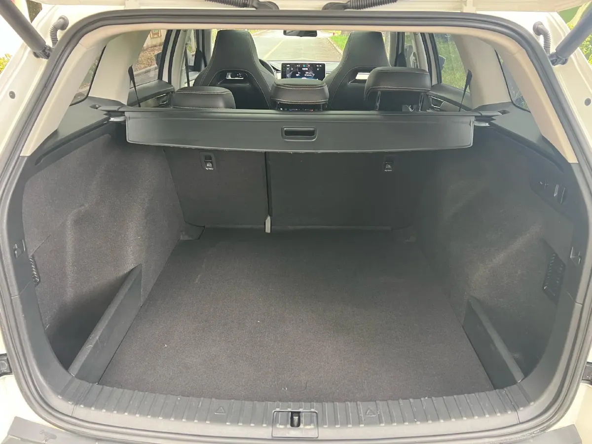 2022 Skoda Kodiak 2.0T 186HP L4 7DCT,autocango,china used car exporter,china ev exporter,chinese used car exporter,chinese used ev exporter