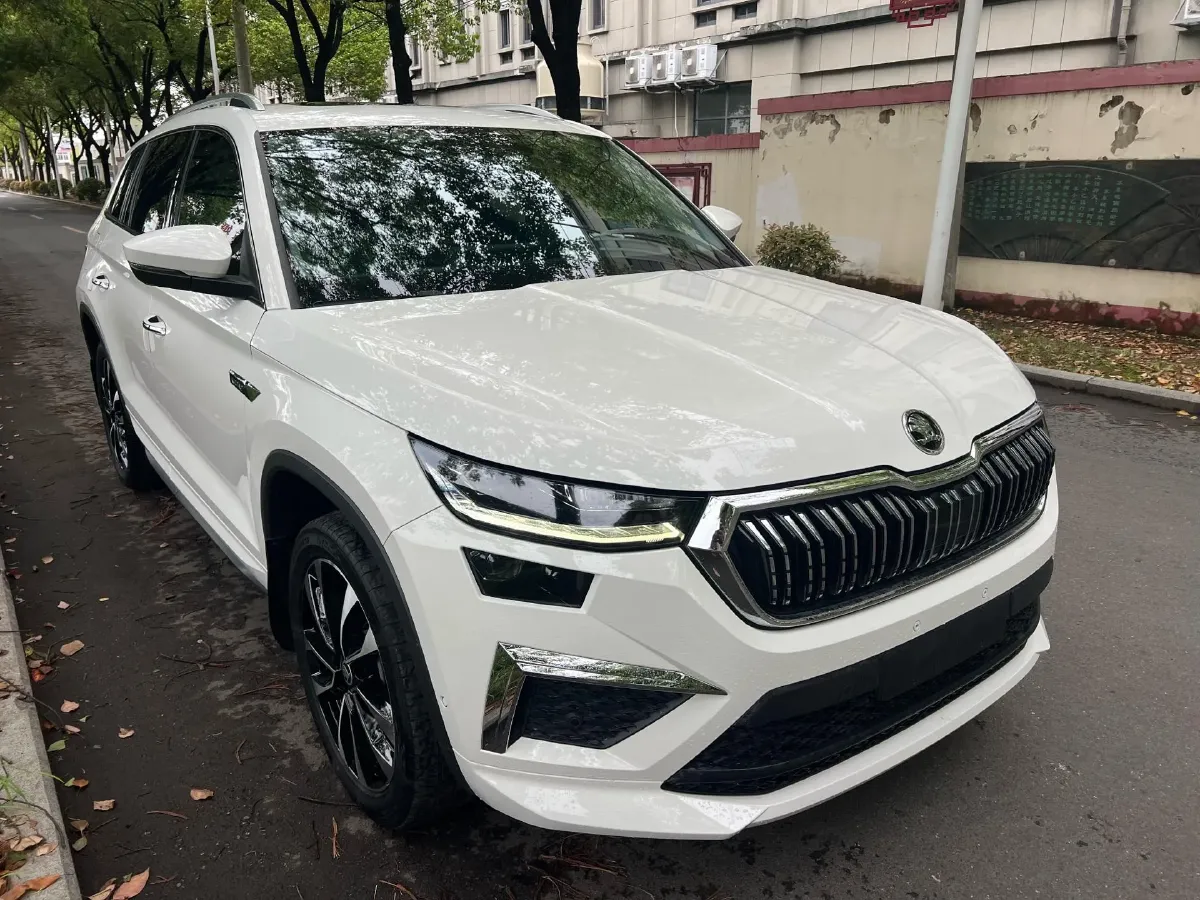 2022 Skoda Kodiak 2.0T 186HP L4 7DCT,autocango,china used car exporter,china ev exporter,chinese used car exporter,chinese used ev exporter