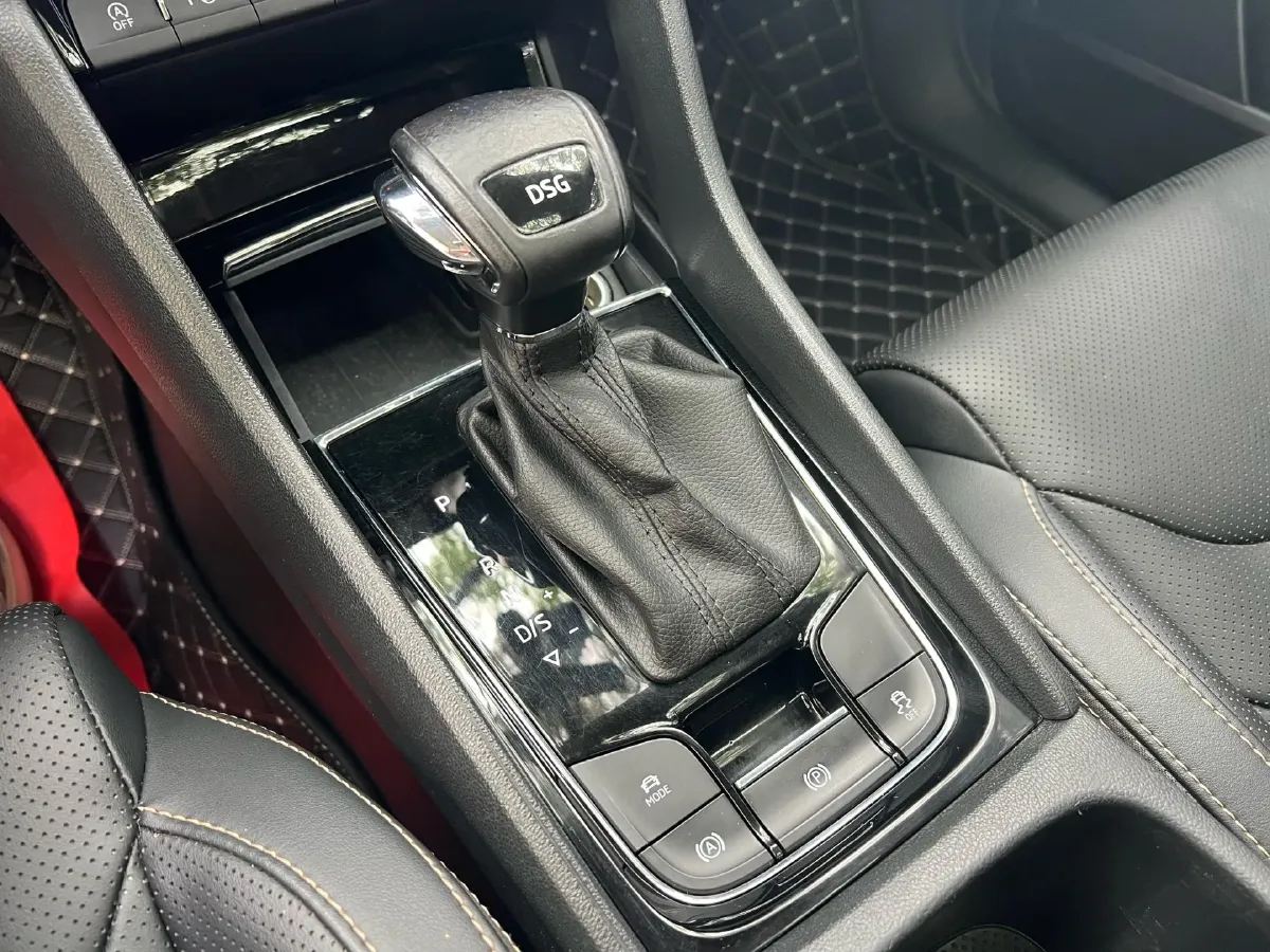 2022 Skoda Kodiak 2.0T 186HP L4 7DCT,autocango,china used car exporter,china ev exporter,chinese used car exporter,chinese used ev exporter