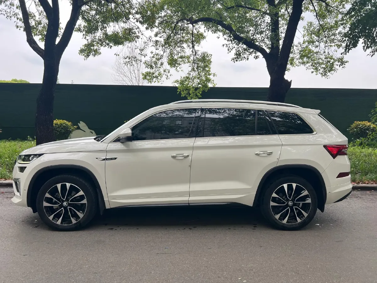 2022 Skoda Kodiak 2.0T 186HP L4 7DCT,autocango,china used car exporter,china ev exporter,chinese used car exporter,chinese used ev exporter